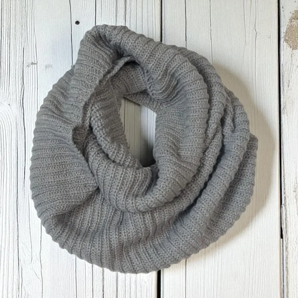 GRAY Slightly Chunky Knit Sweater Infinity Scarf